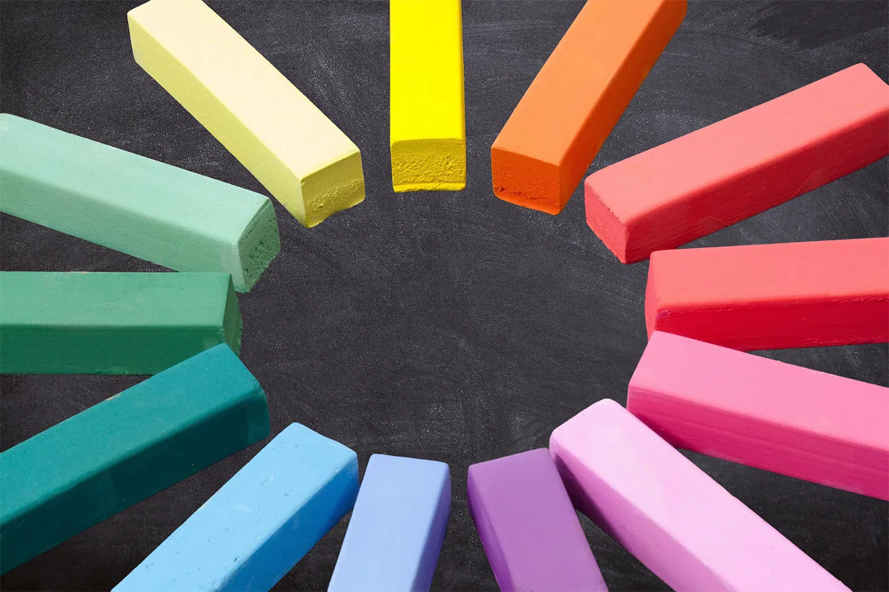 カラフルなクレヨン